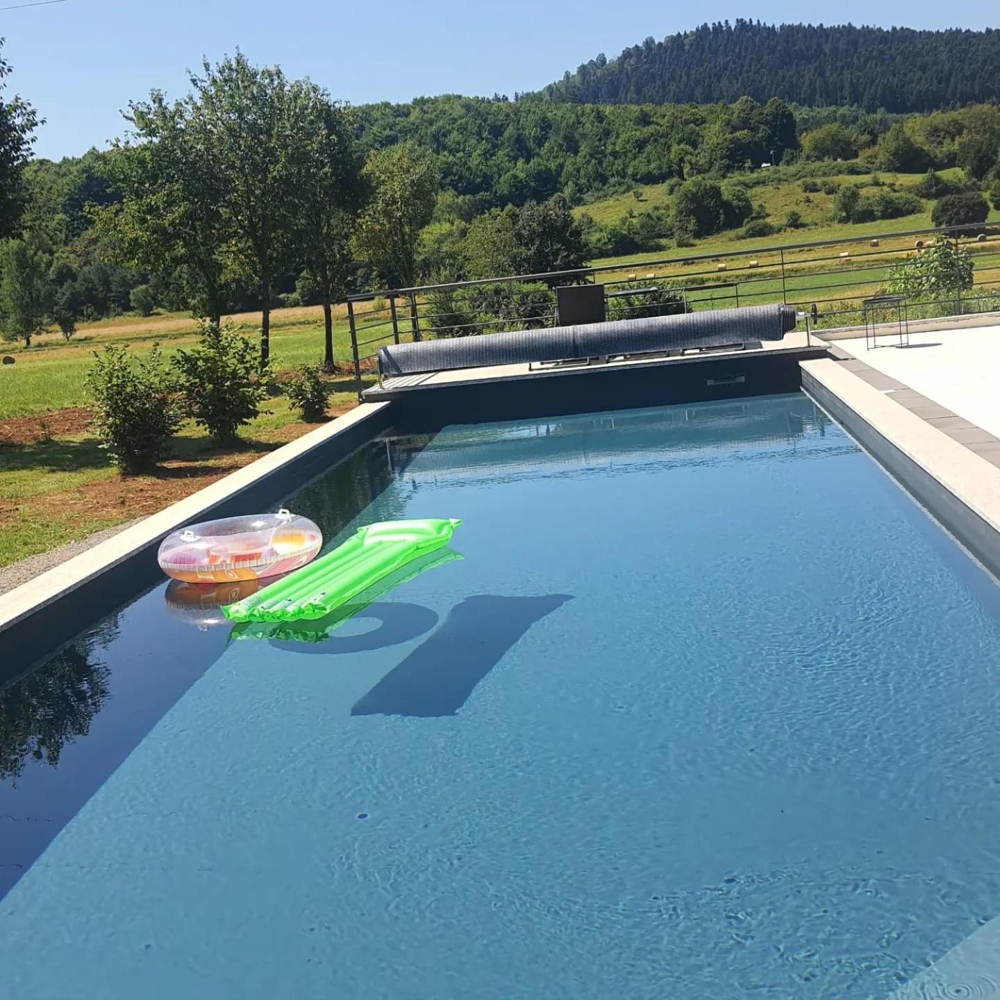 Apartman Fenestra s terasom i pogledom na Gacku Otočac Exteriör bild