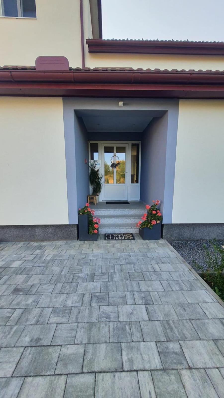 Apartman Fenestra s terasom i pogledom na Gacku Otočac Exteriör bild